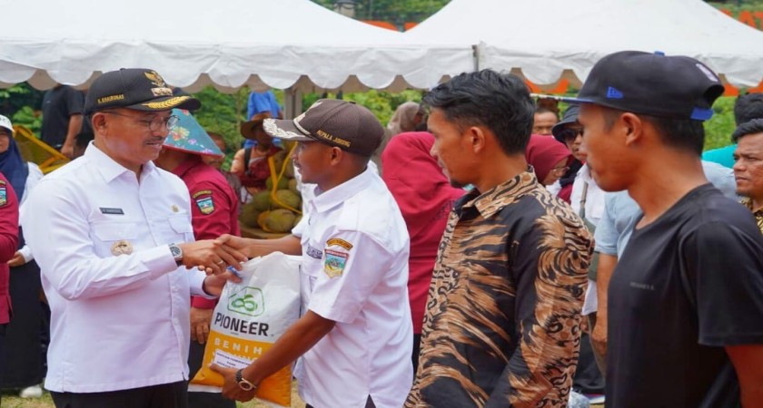 Dinas Pertanian, Ketahanan Pangan dan Perikanan Distribusikan Bantuan di Acara launching Nagari Tageh, Suka Sapi dan Suka Durian